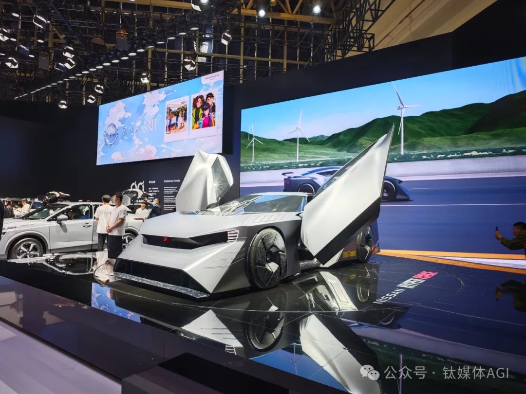 AI大模型加速“上车”，万亿市场将爆发，但实际应用仍有待观察