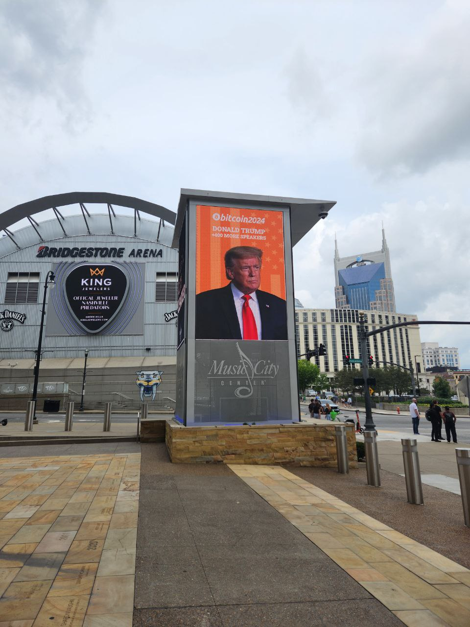 Bitcoin 2024大会首日:特朗普元素遍布会场,牛市气氛浓厚插图 Bitcoin 2024大会首日:特朗普元素遍布会场,牛市气氛浓厚