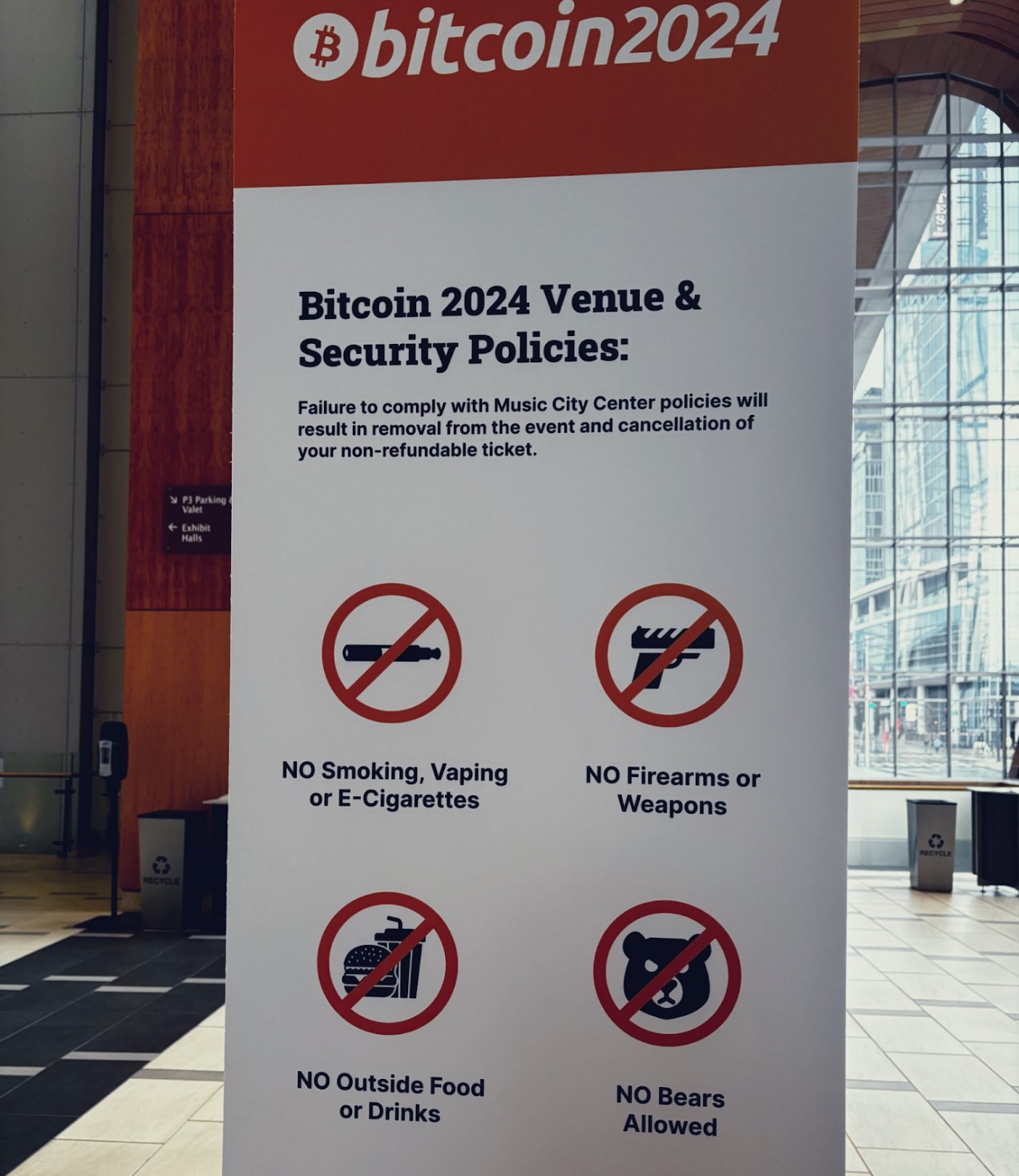 Bitcoin 2024大会首日:特朗普元素遍布会场,牛市气氛浓厚插图1 Bitcoin 2024大会首日:特朗普元素遍布会场,牛市气氛浓厚